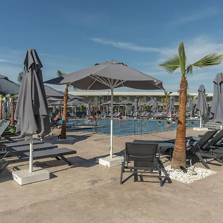 Caretta Paradise & Waterpark ホテル 4*