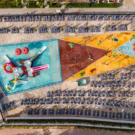 Caretta Paradise & Waterpark 4* トラガキオン