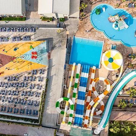 Caretta Paradise & Waterpark ホテル