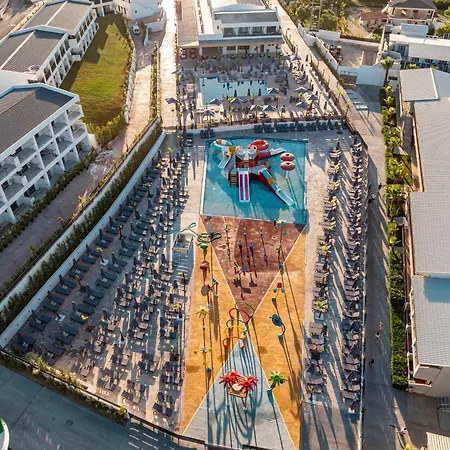 Caretta Paradise & Waterpark ホテル 4*