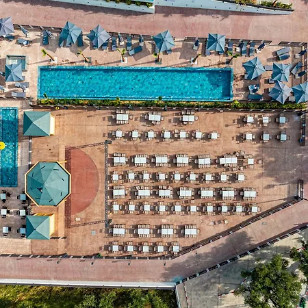 Caretta Paradise & Waterpark トラガキオン