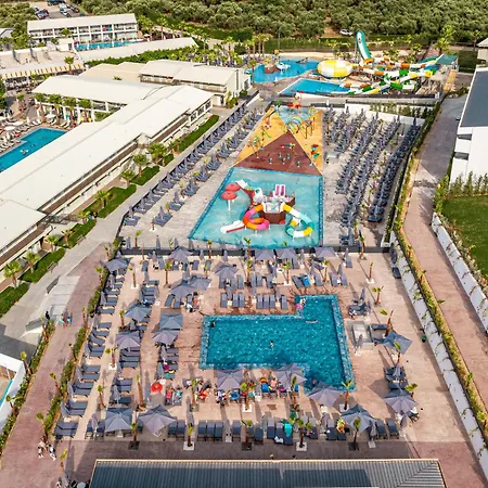 Caretta Paradise & Waterpark 4* トラガキオン