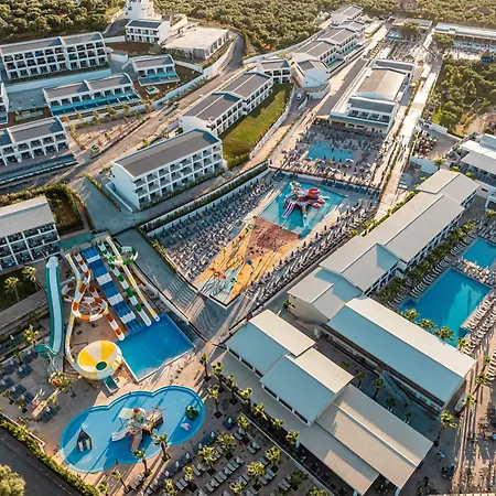 Caretta Paradise & Waterpark ホテル