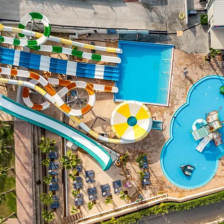Caretta Paradise & Waterpark Tragaki