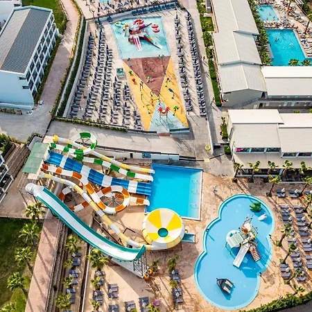 Caretta Paradise & Waterpark 호텔 트라가키온